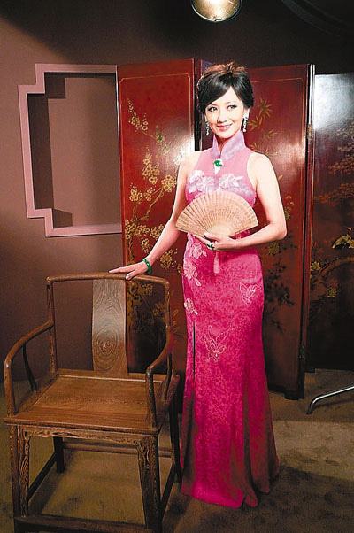 趙雅芝拍廣告貼身旗袍顯嬌媚身姿