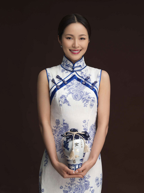 江一燕青花瓷復(fù)古大片溫婉雅致