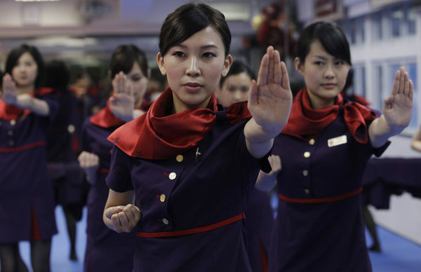 香港空姐大練詠春拳 應對“不規矩”乘客