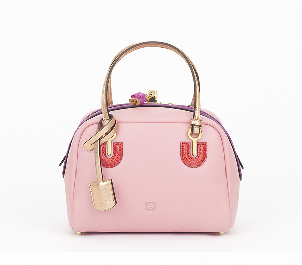 粉色控看過來!Loewe 11春夏手袋系列登場