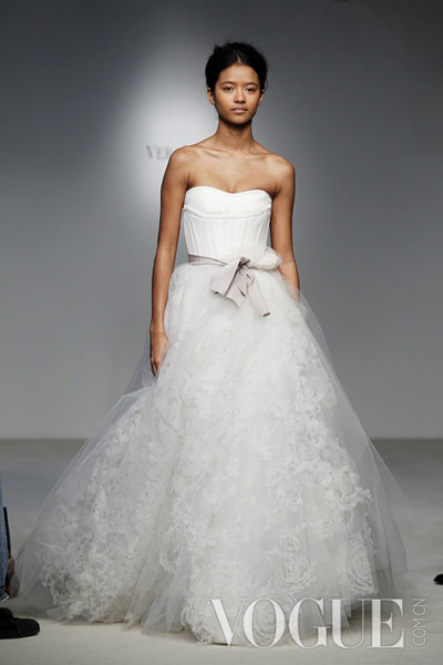 Vera Wang 2012春夏婚紗發布會:舞者情結