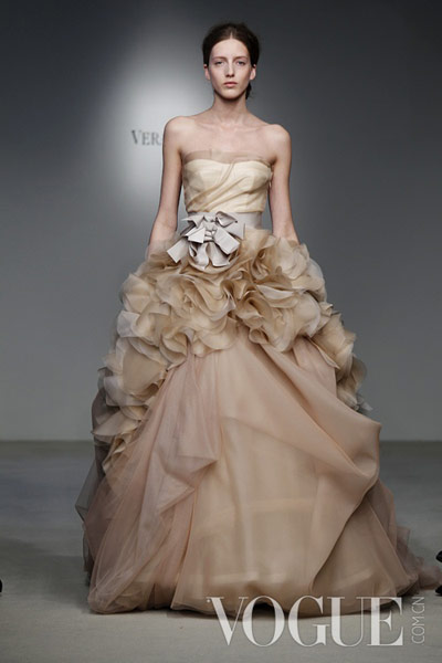 Vera Wang 2012春夏婚紗發布會:舞者情結