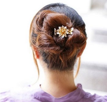花苞丸子發(fā)型DIY 浪漫七夕節(jié)必備