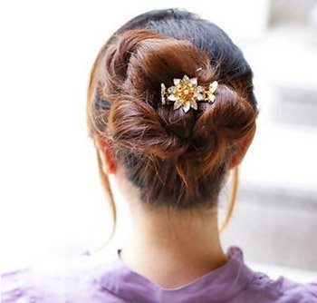 花苞丸子發(fā)型DIY 浪漫七夕節(jié)必備
