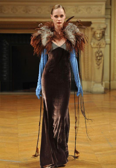 Alexis Mabille:白天鵝貴婦羽毛裝