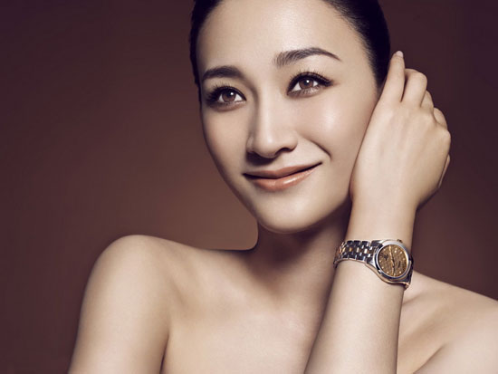 李小冉代言名表拍寫真 身材曼妙似女神