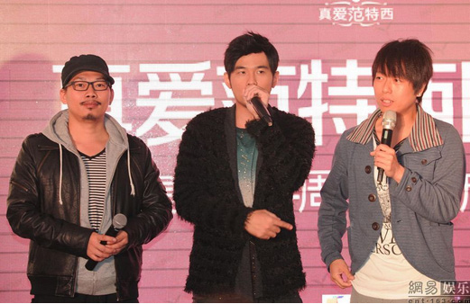 周杰倫亮相宣傳KTV 與方文山互動破不和傳聞