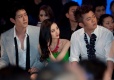 景甜抹胸長裙看秀 稱設計師是“鬼材”