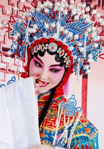 百變余聲 中國小姐演繹古典迷情