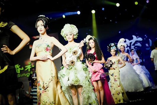 漢服旗袍透明婚紗:個性婚紗受青睞