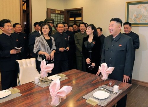 朝鮮第一夫人李雪主改變形象引關注 Dior包不離手