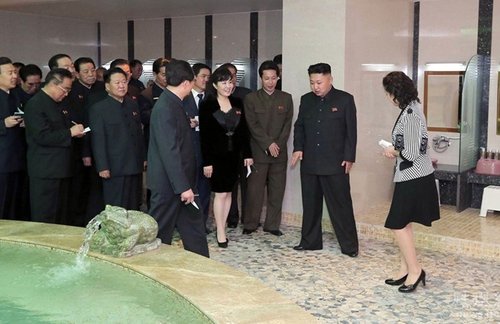 朝鮮第一夫人李雪主改變形象引關注 Dior包不離手