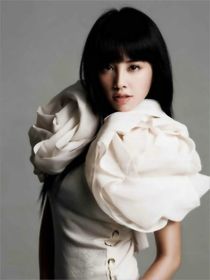 百大性感美女top10 安心亞憑借童顏巨乳奪冠