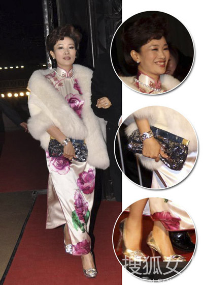 周立波媳婦白皮草花旗袍 胡潔闊氣十足