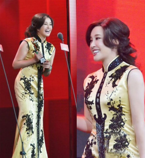 劉曉慶青花泡泡禮服再扮嫩 “中國風”驚艷盛典