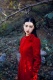 張辛苑烈焰紅裙復古范 演繹剛柔并濟大女人
