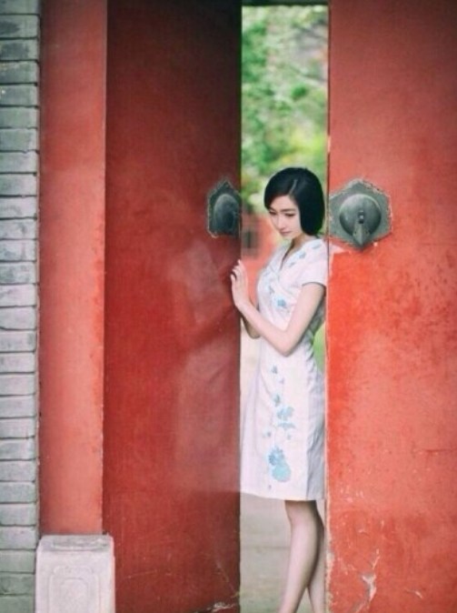 北大美女旗袍照走紅 網友誓要考北大看旗袍美女