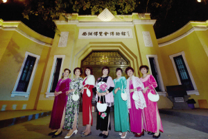 那天北山街仿佛穿越到了一百年前