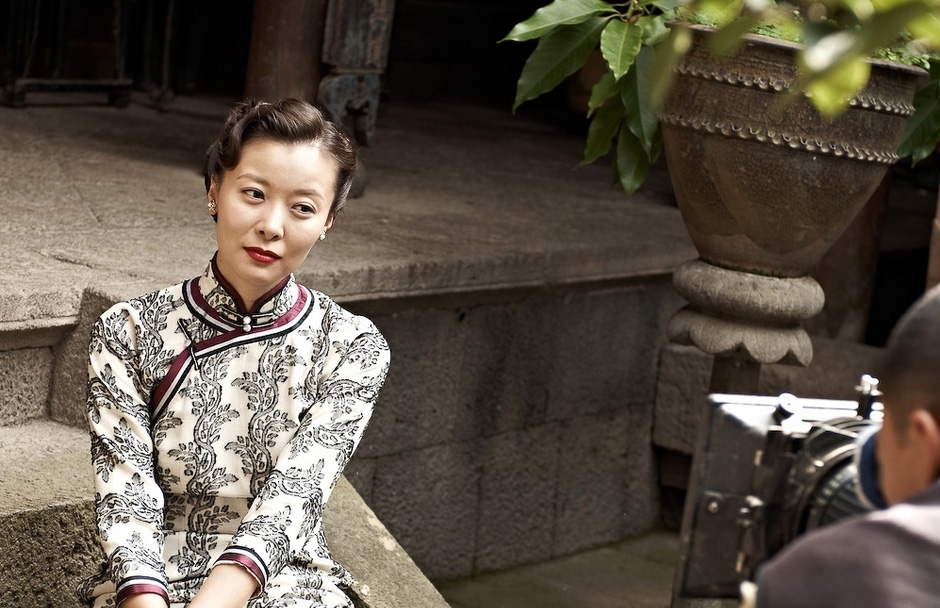 柯藍(lán)《遠(yuǎn)征軍》旗袍寫真曝光 演繹女人多面魅力