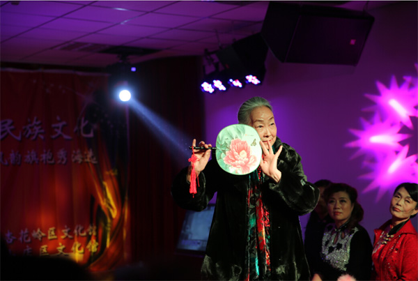太原中老年女性T臺走秀 展演旗袍風韻