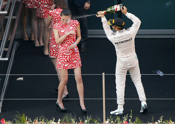 F1中國站禮儀小姐美腿如林 旗袍演繹東方神韻