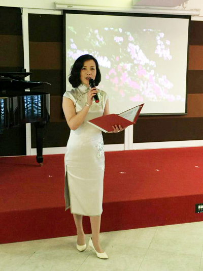 旗袍與詩歌的優雅對話 眾多旗袍麗人誦讀精美詩篇