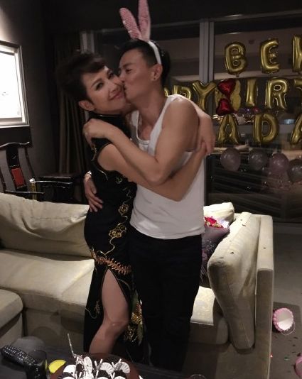 蔡少芬42歲生日穿旗袍 張晉驚喜辦派對甜蜜獻吻