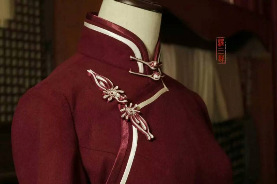 羅三裁制旗袍 心中有猛虎在細嗅薔薇