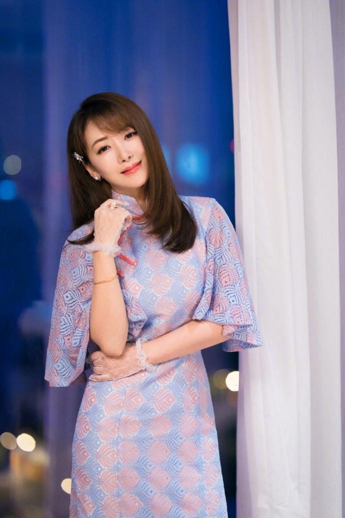 39歲的陳紫函，一身旗袍美出了新高度