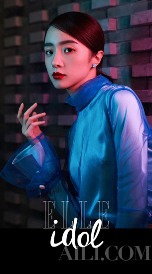 胡冰卿古典修身旗袍韻味十足,讓人眼前一亮!